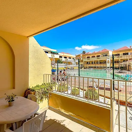 Cozy Near Playa Fanabe Apartment